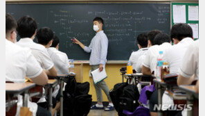 원격수업·거리두기에도 확진 학생 급증…수능 예정대로 못치를 수도