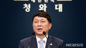 최재성 靑수석, 미열로 코로나 검사…이낙연 예방 취소