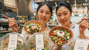 “용량 30% 줄인 샐러드 맛보세요”