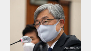 與의원 “감사원장 부친, 정부 비난” 최재형 “가족이 일하는 것 아니다”