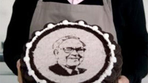 “90세 버핏, 10세의 장난기와 6세의 식성 가져”