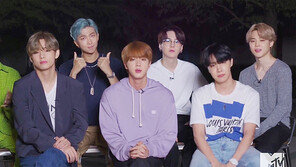 BTS ‘K팝 황제’ 재확인, 美 MTV 어워즈 4관왕