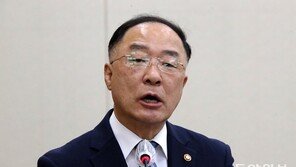 홍남기, 이재명 ‘전국민 지원금’에 “책임없는 발언”