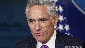 트럼프 신임 고문 ‘집단면역’ 추진…의학계 ‘우려’ 표명