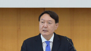 윤석열, 떠나는 검사들에 덕담…“어딜 가든 최선 다해라”