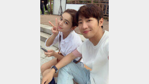 이민정, 이상엽과 다정 인증샷…♥이병헌도 질투할 ‘나규 커플’