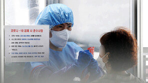 방역 당국 “지금 코로나 세번째 위험한 고비 서막일지 한가운데 일지 몰라”
