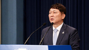 미열 있던 최재성 靑수석, 코로나 음성 판정…업무 복귀