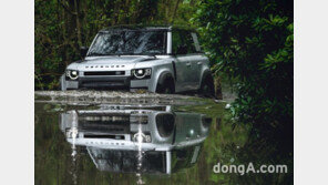 “일상을 모험으로 정의하는 SUV”… 랜드로버, 차세대 오프로더 ‘신형 디펜더’ 국내 출시