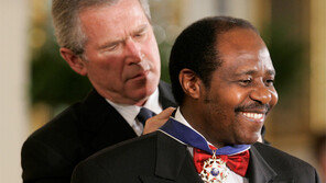 1200명 구출 ‘호텔 르완다’ 주인공 테러혐의 체포