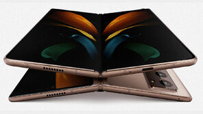 더 커진 ‘갤럭시Z 폴드2’… 접었을때도 생동감