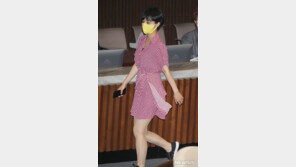 ‘류호정 원피스’ 논란 한 달…“국회에 의원 복장 규정 필요”