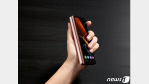 갤Z폴드2, 외신 반응…“전작서 지적된 단점 명확히 개선한 제품”