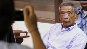 악명 높은 캄보디아 ‘킬링필드’ 교도소장 에아브 사망