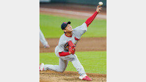 필살기 슬라이더 팍팍… ‘ERA 0.83’ 김광현, 신인왕 보인다