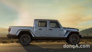 지프 픽업트럭 ‘글래디에이터’ 국내 상륙… “이미 없어서 못 사는 車”