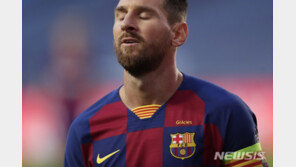 메시父, 이적 협의 위해 바르셀로나 도착…잔류에 부정적