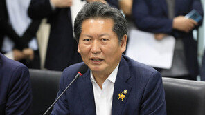 정청래 “간호사 격려한 文대통령, 도대체 무슨 잘못했나”