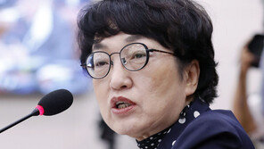 김진애 “김태흠이 찌른 옷 세탁기 넣고 돌렸다…불쾌감에 얼얼”