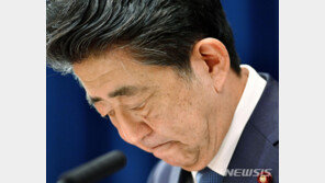 아사히 “아베, 한국과 관계에 소원…한일 관계 최악” 