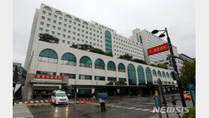 서울아산병원 같은 병동 3개 병실서 6명 확진…진료거부 전공의 복귀