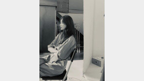 강민경, 깊어진 가을 분위기…인형 같은 옆태