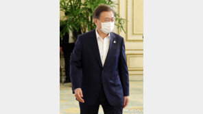 靑 “文대통령 간호사 메시지, 순수 격려인데…참 안타깝다”