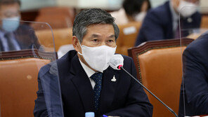 정경두 “전투부대 여군 보직 확대, 상위계급 진출 향상 노력”