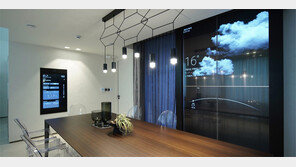 현관 손잡이엔 자외선 살균 기능… 창문의 OLED패널로 각종 정보 확인