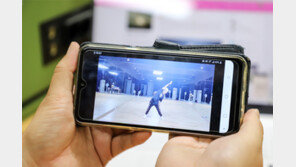 스마트폰 영상 보며 다이어트 운동