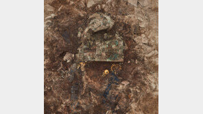 머리부터 발끝까지 장신구 치장… 1500년전 신라의 여성은 누굴까