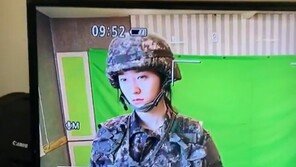 크리스탈, 군복까지 찰떡 소화…시크 냉미녀