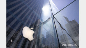 밤새 8% 잘려나간 애플…그래도 시총 2조 달러 넘는다