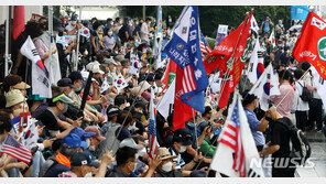 보수단체, “정은경, 국민에 코로나 공포 준다” 고발장