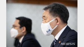 거리두기 연장 이유는…“유행 억제했지만 방역망 통제력 약해”