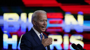 바이든 “당선되면 달라이라마 만날 것…中관리 처벌”