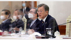 靑 “교회 방역조치 시행 불가피…교인들 건강 위한 조치”