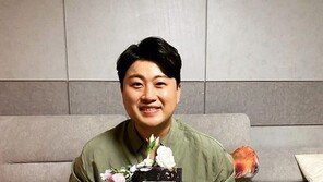 김호중, 정규앨범 발매 후 함박 미소 “베풀며 살겠다…감사”