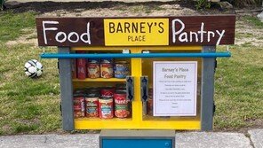 “끼니 해결 어려운 이웃 위해” 차고에 푸드뱅크 차린 실직 요리사