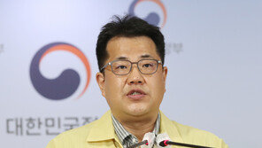 일평균 확진자 ⅔ 줄었지만…정부 “확실한 감소에 1주간 집중”