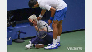 조코비치, US 오픈서 공으로 선심 강타 부전패