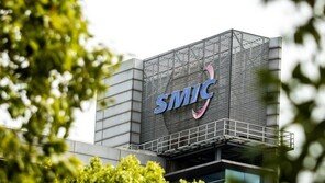 美, 中 최대 반도체 업체 SMIC 제재 검토…한국 ‘반사이익’ 기대