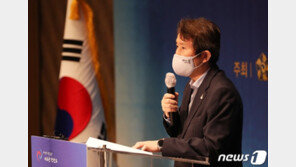 이인영 “남북이 주도하는 평화의 시대 열어야…北화답 기대”