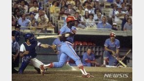 MLB 명예의 전당 출신 도루왕 루 브록 별세…향년 81세