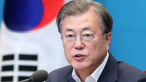 文대통령 “거리두기 서서히 효과…추석 전 100명 아래로 전력”