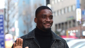 샘 오취리  ‘대한외국인’ 자진하차 결정…최측근 “논란 책임+자숙 차원”