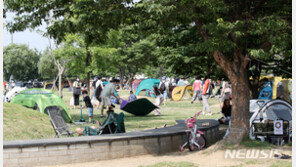 ‘마스크 착용 불량’ 확진자, 한강 편의점 들러…“풍선효과 우려”