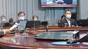 文대통령 “전국민에 지급은 재정상 어려워… 피해 큰 계층-업종 맞춤형 2차지원금 불가피”