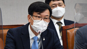 김상조 “2차 지원금, 소득 증명 없이 기존 자료로 신속 지급”