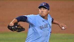 류현진 “내가 팀을 위기로 몰아 넣었다…동료들 집중력으로 승리”